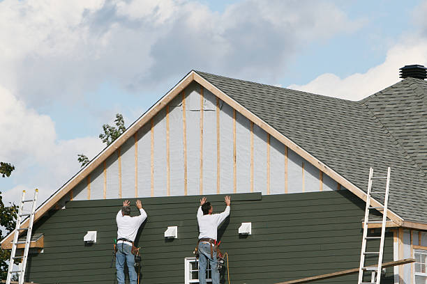 Professional Siding technician working in Hazlet, NJ